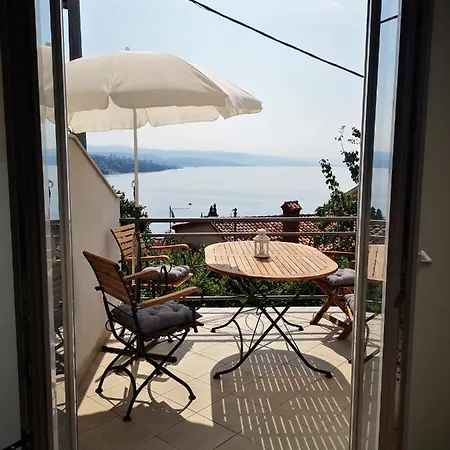 New Cosy With Private Parking Apartment Opatija