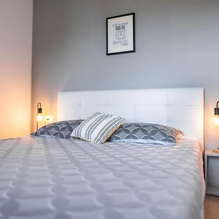 Apartment New Cosy With Private Parking *