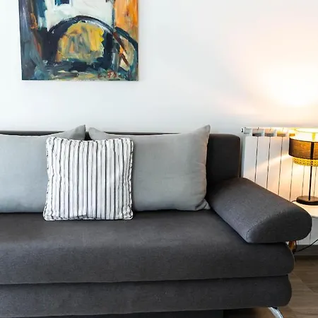 New Cosy With Private Parking Apartment *