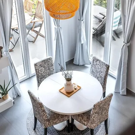 New Cosy With Private Parking Apartment Opatija