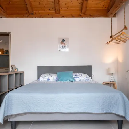 New Cosy With Private Parking Apartment