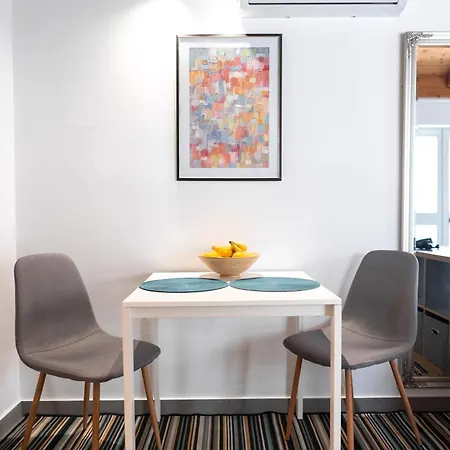 New Cosy With Private Parking Apartment *