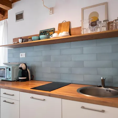 New Cosy With Private Parking Apartment *