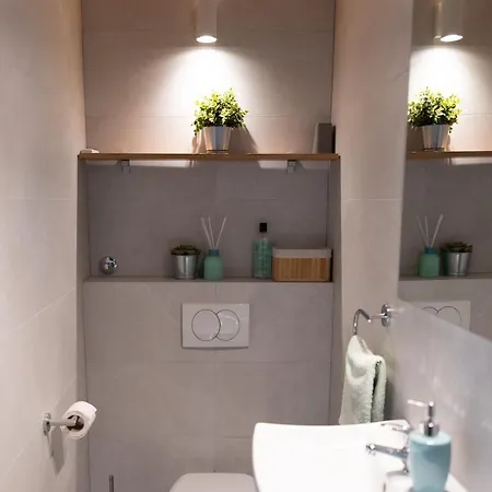 Apartment New Cosy With Private Parking