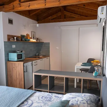New Cosy With Private Parking Apartment *