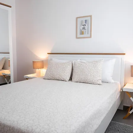 Apartment New Cosy With Private Parking