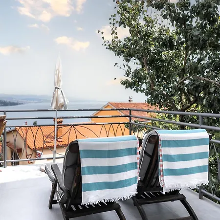 New Cosy With Private Parking Apartment