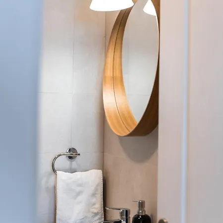 New Cosy With Private Parking Apartment *