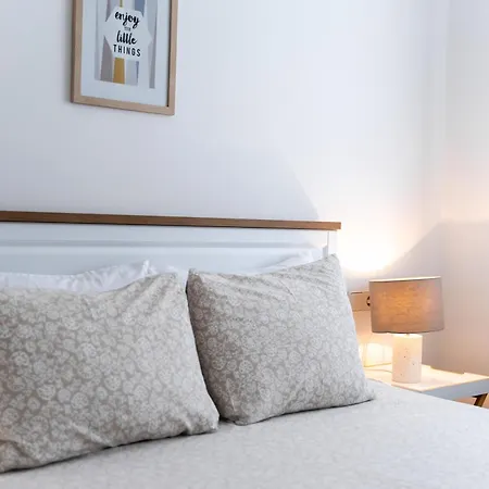New Cosy With Private Parking Apartment *